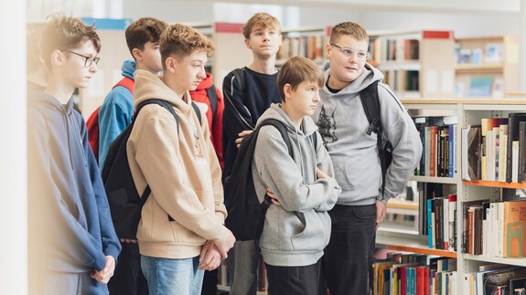 uczniowie Liceum w Olecku na zajęciach w kampusie UwB