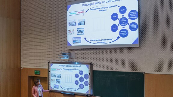 uczniowie ILO w Augustowie w kampusie UwB na zajęciach w ramach akcji Studiuj z UwB