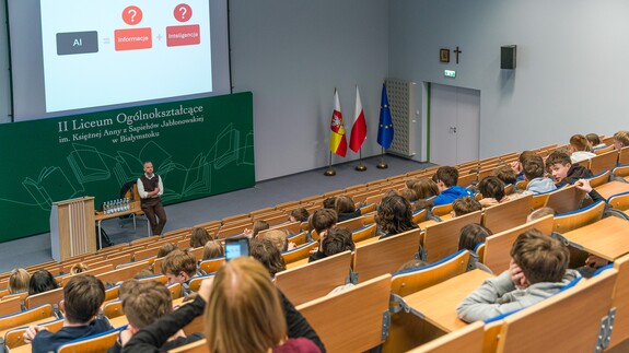 reprezentacja 14 wydział&oacute;w, rekrutacji i promocji na XX Targach Edukacyjnych w II Liceum Og&oacute;lnokształcącym im. Księżnej Anny z Sapieh&oacute;w Jabłonowskiej w Białymstoku 