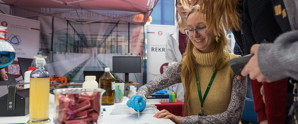 reprezentacja 14 wydziałów, rekrutacji i promocji na XX Targach Edukacyjnych w II Liceum Ogólnokształcącym im. Księżnej Anny z Sapiehów Jabłonowskiej w Białymstoku 