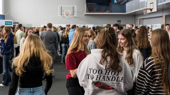 reprezentacja 14 wydział&oacute;w, rekrutacji i promocji na XX Targach Edukacyjnych w II Liceum Og&oacute;lnokształcącym im. Księżnej Anny z Sapieh&oacute;w Jabłonowskiej w Białymstoku 