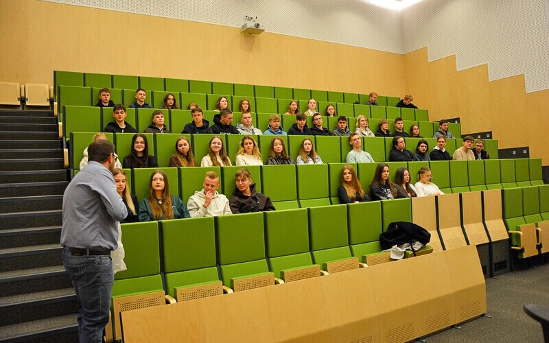 uczniowie z Sokołowa Podlaskiego na zajęciach matematyki w kampusie UwB