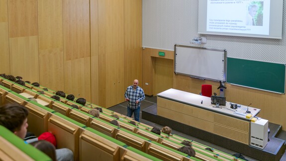 uczniowie Zespołu Szk&oacute;ł Og&oacute;lnokształcących w Augustowie na zajęciach w kampusie w ramach akcji Studiuj z UwB