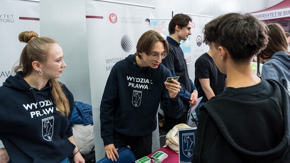 reprezentacja 14 wydział&oacute;w, rekrutacji i promocji na XX Targach Edukacyjnych w II Liceum Og&oacute;lnokształcącym im. Księżnej Anny z Sapieh&oacute;w Jabłonowskiej w Białymstoku 