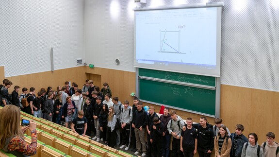 uczniowie z Ostrołęki na zajęciach edukacyjnych w kampusie UwB w ramach akcji studiuj z UwB