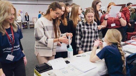 targi edukacyjne w II LO w Białymstoku