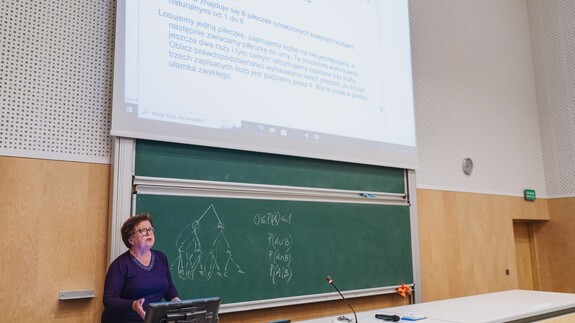 uczniowie szk&oacute;ł ponadpodstawowych na spotkaniach edukacyjnych w ramach akcji Studiuj z UwB