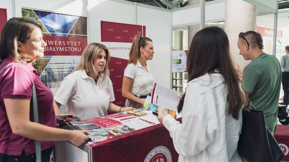 salon maturzystów w kampusie UwB
