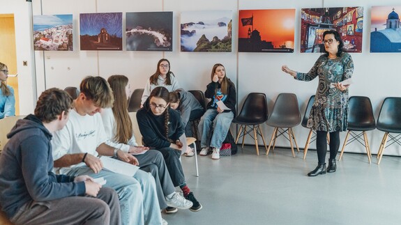 uczniowie szk&oacute;ł ponadpodstawowych na spotkaniach edukacyjnych w ramach akcji Studiuj z UwB