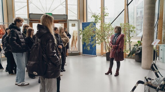 uczniowie szk&oacute;ł ponadpodstawowych na spotkaniach edukacyjnych w ramach akcji Studiuj z UwB