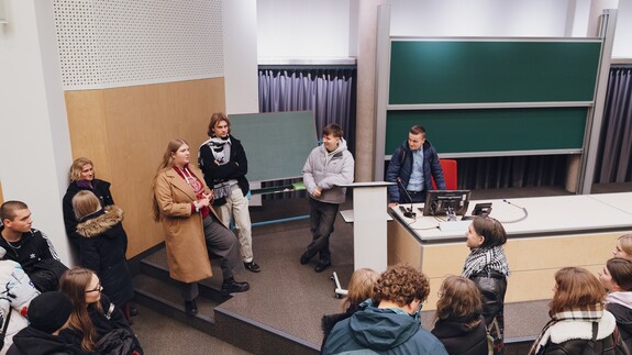 uczniowie szk&oacute;ł ponadpodstawowych na spotkaniach edukacyjnych w ramach akcji Studiuj z UwB