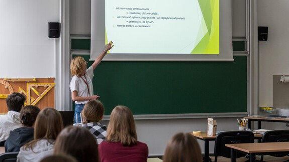 uczniowie I LO z Sokołowa Podlaskiego w kampusie w ramach akcji Studiuj z UwB