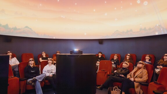 uczniowie szk&oacute;ł ponadpodstawowych na spotkaniach edukacyjnych w ramach akcji Studiuj z UwB