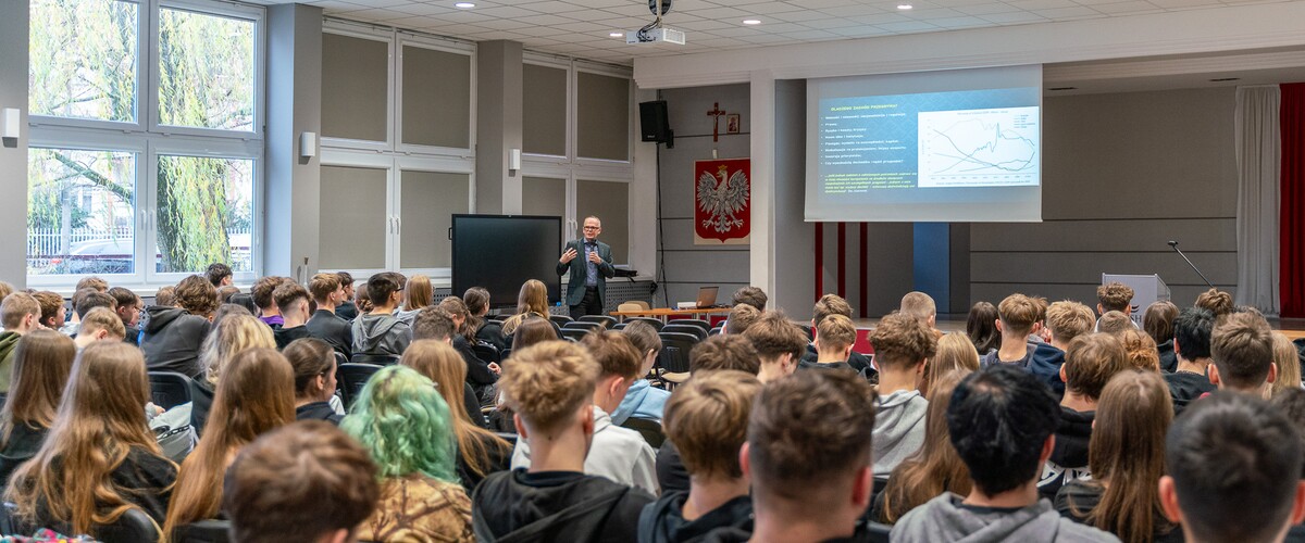 akcja Studiuj z UwB w ZSHE w B-stoku, zajęcia skierowane do uczniów, prowadzone przez kadrę uniwersytecką.
