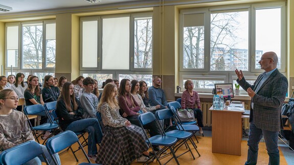 reprezentacja 14 wydział&oacute;w, rekrutacji i promocji na XX Targach Edukacyjnych w II Liceum Og&oacute;lnokształcącym im. Księżnej Anny z Sapieh&oacute;w Jabłonowskiej w Białymstoku 
