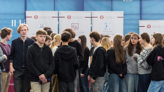 reprezentacja 14 wydział&oacute;w, rekrutacji i promocji na XX Targach Edukacyjnych w II Liceum Og&oacute;lnokształcącym im. Księżnej Anny z Sapieh&oacute;w Jabłonowskiej w Białymstoku 