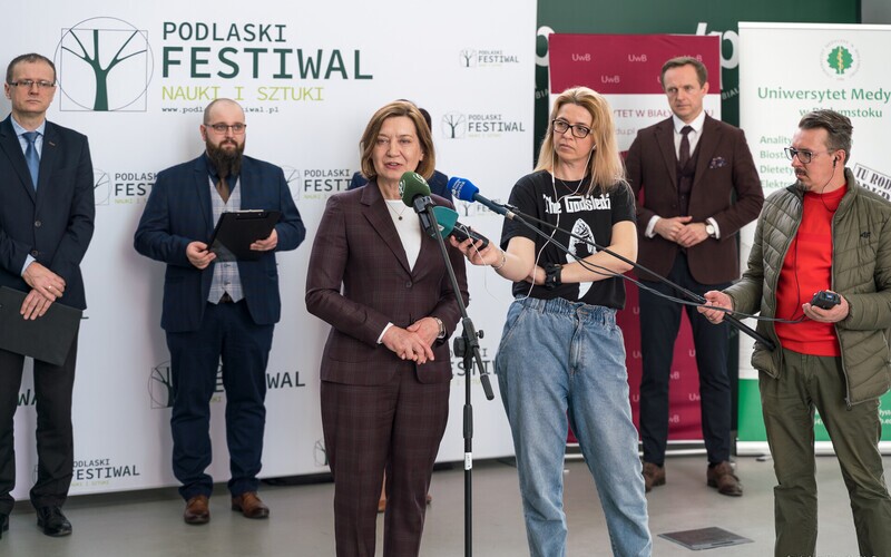 zdjęcie z konferencji zapowiadającej PFNiS 2023