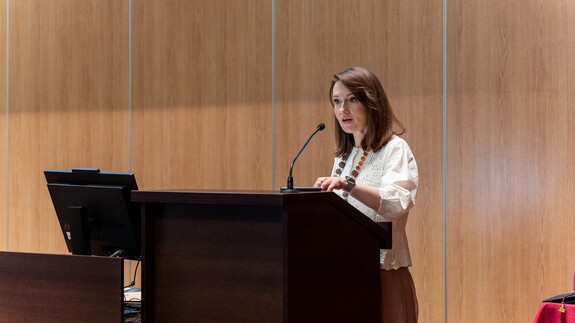 dr hab. Marta Kowalczuk-Walędziak, prof. UwB na auli podczas uroczystoci podsumowania programu tutorskiego