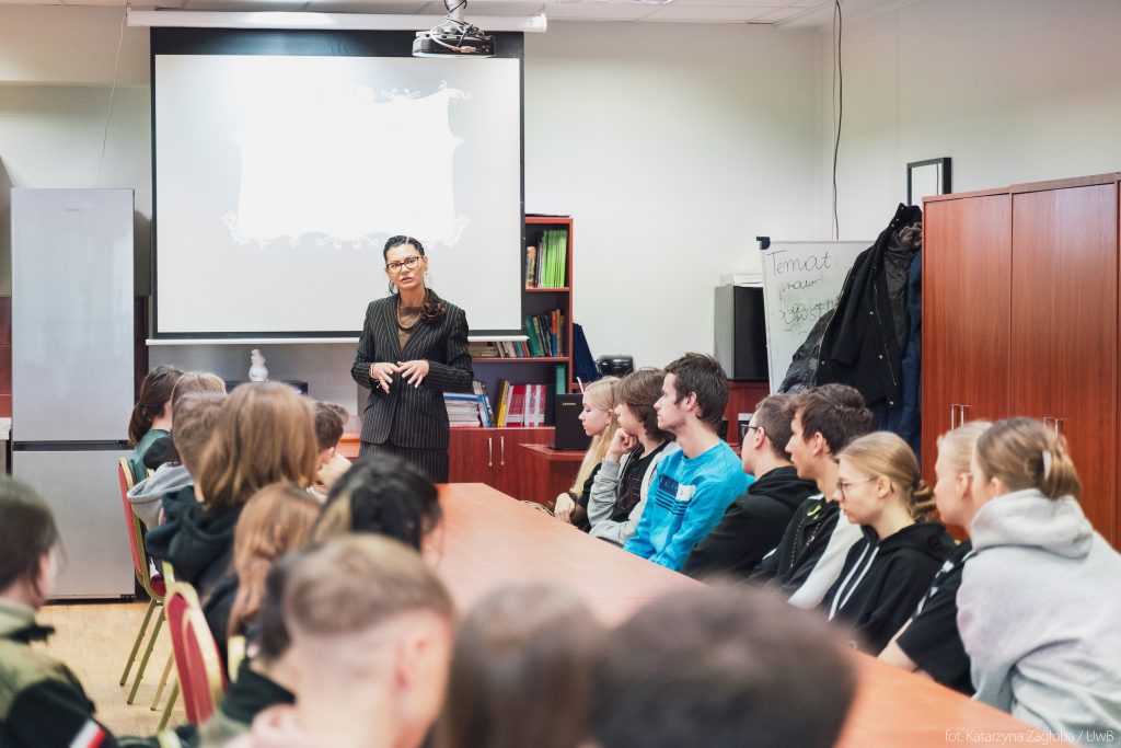 „Studiuj z UwB” na spotkaniu z uczniami w Ciechanowcu
