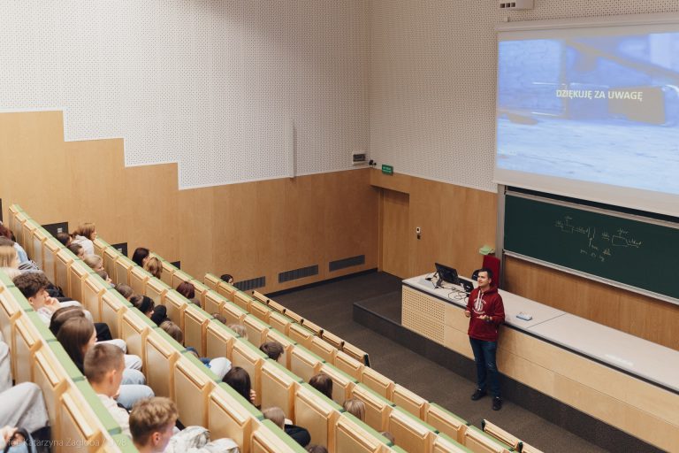 Uczniowie z Wyszkowa na wykładach w kampusie UwB