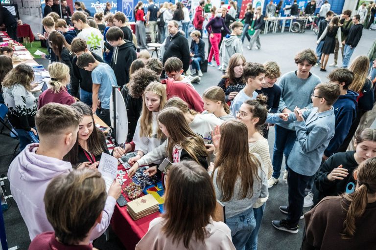 Uniwersytet w Białymstoku na XIX Targach Edukacyjnych w II LO im. Księżnej Anny z Sapiehów Jabłonowskiej w Białymstoku